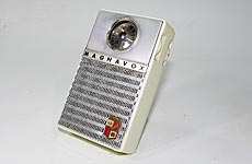 Magnavox MODEL AM-60 AM RADIO