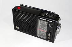 THOSHIBA MODEL IC-700 FM/SW/MW 3BAND RADIO