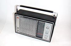 HITACHI MODEL KH-1090H AM/FM 2BAND RADIO