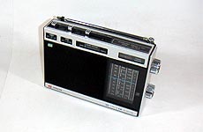 HITACHI MODEL KH-1510 FM/AM 2BAND RADIO