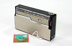 SONY MODEL TR-710-B MW/SW 2BAND RADIO